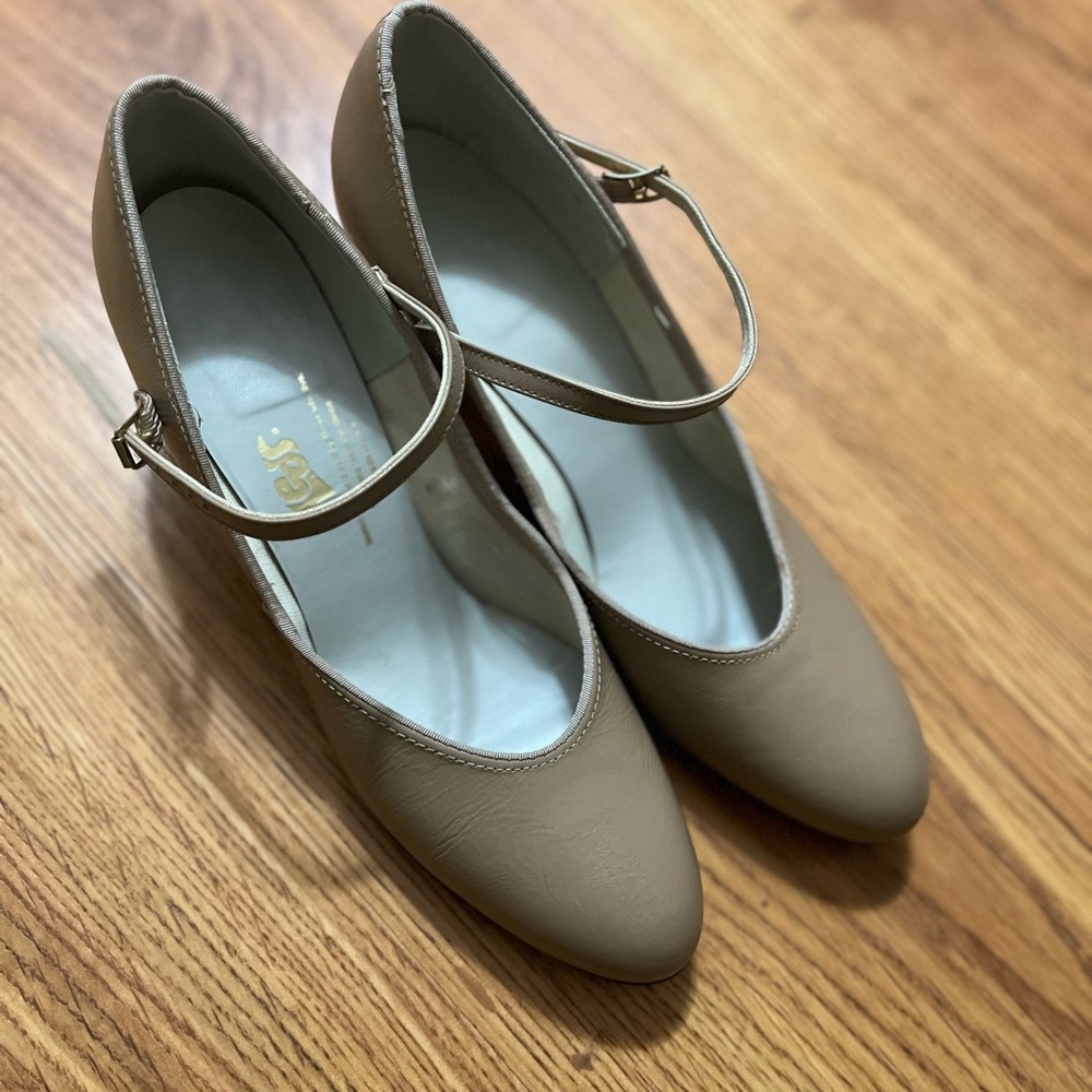 Vintage Leo’s Dance Shoes Women’s 9.5